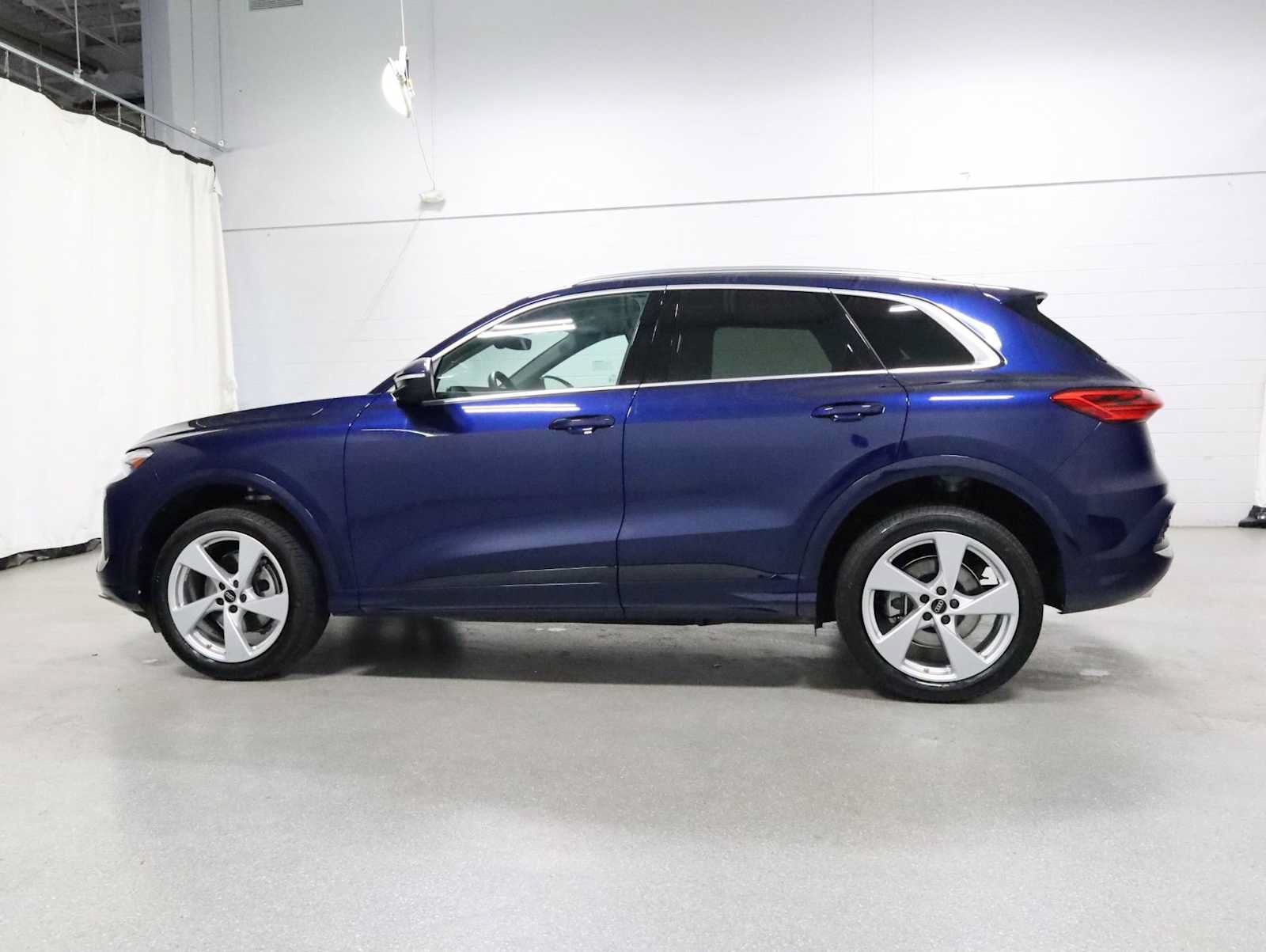 Certified 2025 Audi Q5 Premium AWD/4WD image 2