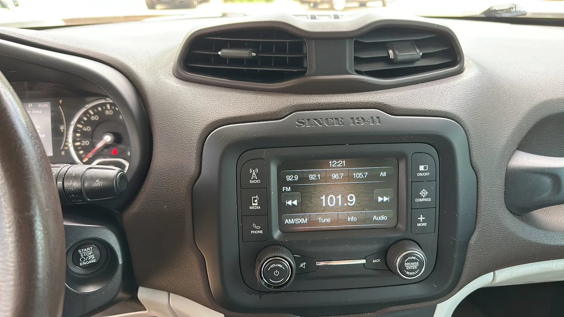 Used 2016 Jeep Renegade Latitude w/ Safety & Security Group FWD image 35
