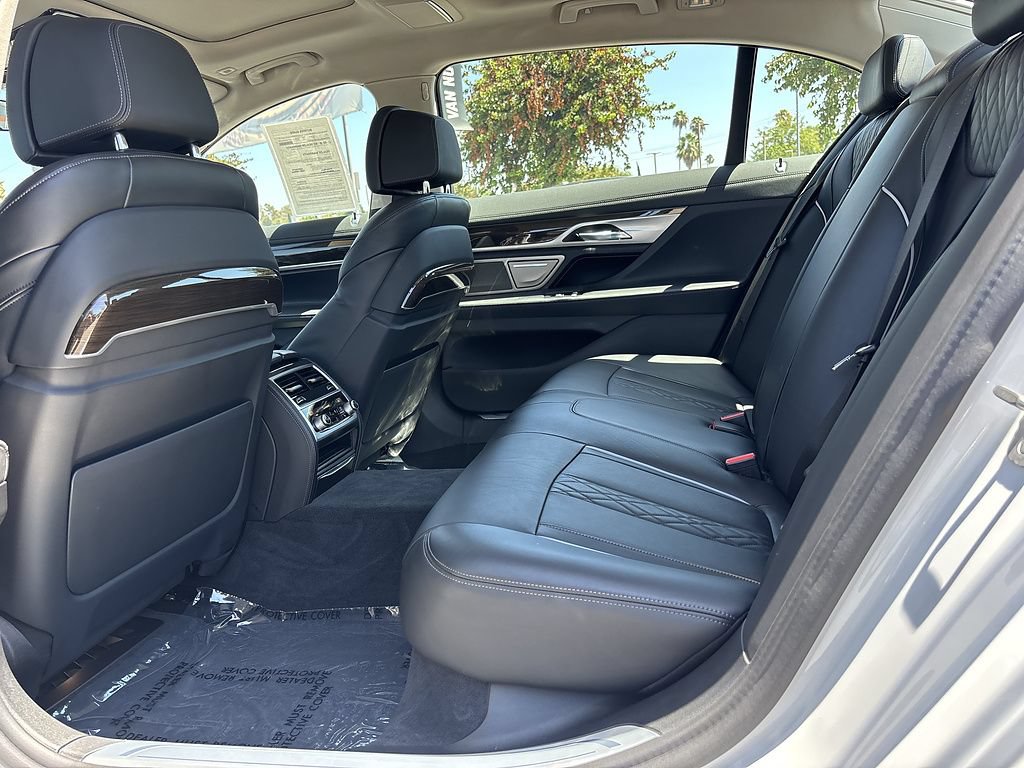 Used 2022 BMW 750i xDrive AWD/4WD image 21