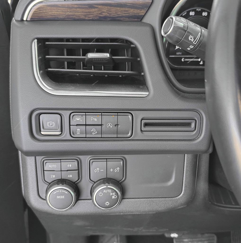 Used 2023 Chevrolet Suburban Premier image 14