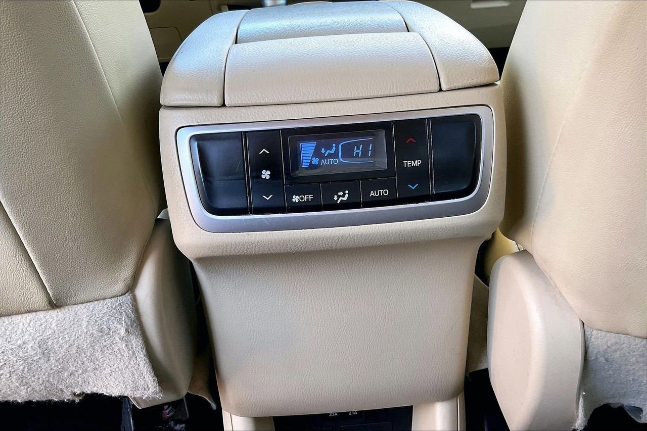 Used 2019 Toyota Highlander XLE image 17