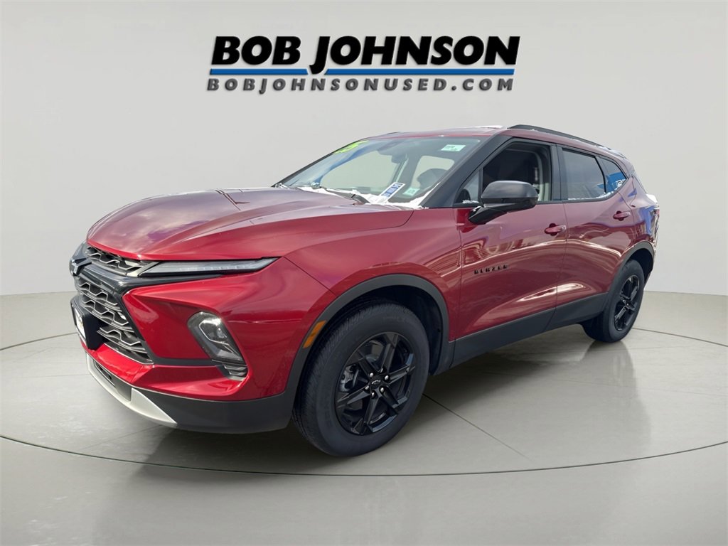 Used 2025 Chevrolet Blazer LT w/ Midnight/Sport Edition image 3