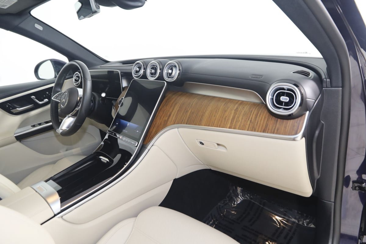 Used 2023 Mercedes-Benz GLC 300 4MATIC w/ Pinnacle Trim Package image 40