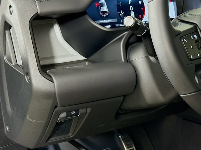 New 2026 Land Rover Defender 110 OCTA AWD/4WD image 10