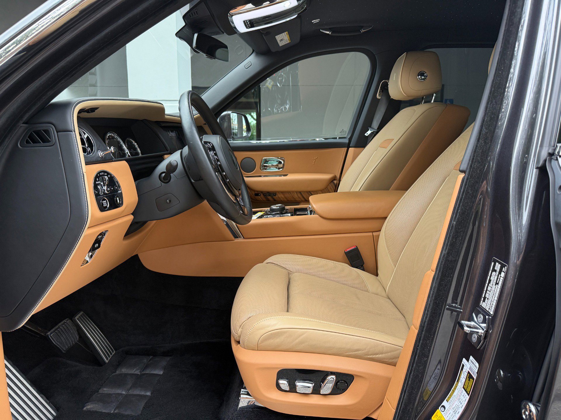 Used 2022 Rolls-Royce Cullinan AWD/4WD image 23