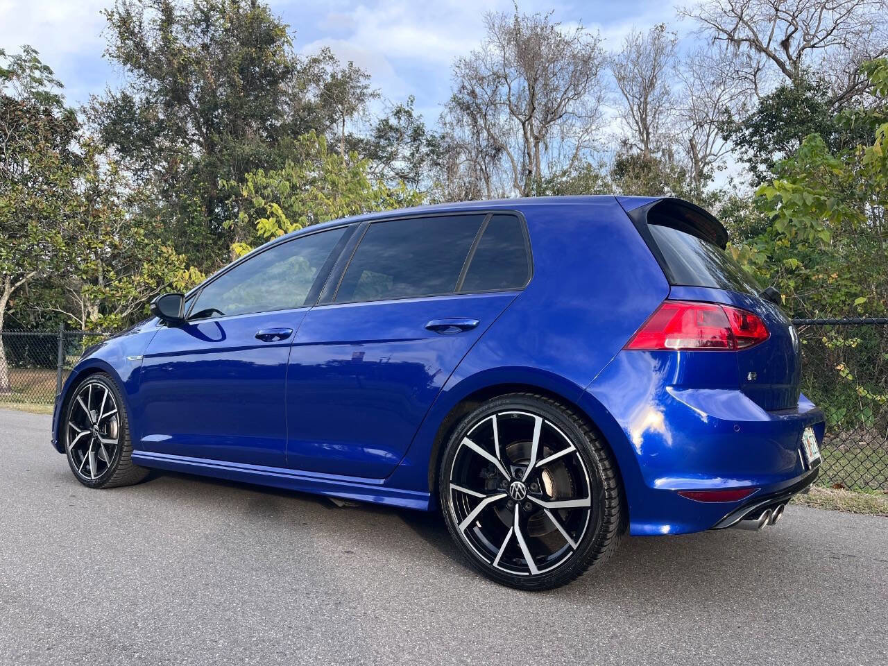 Used 2017 Volkswagen Golf R 4-Door image 6