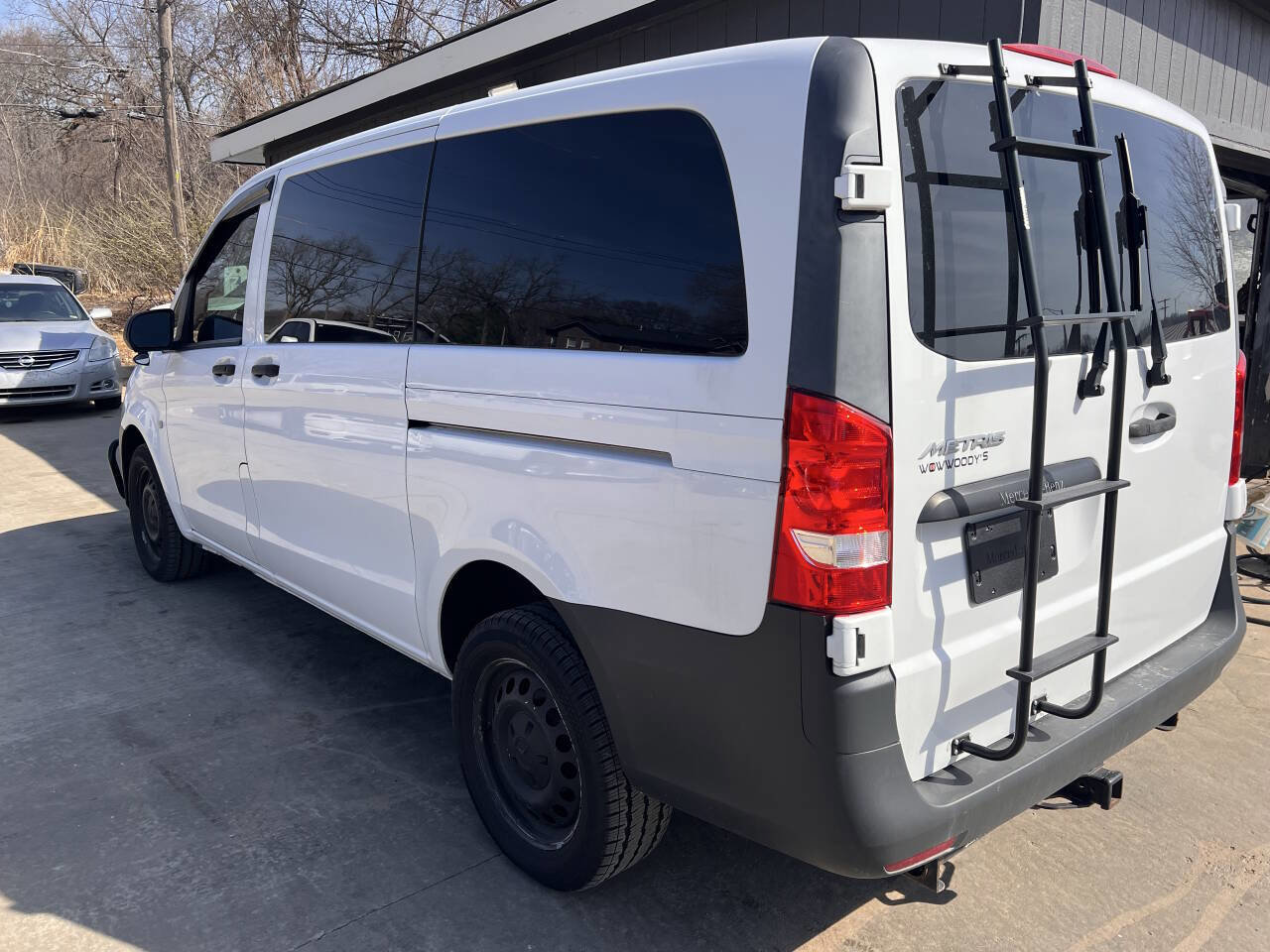 Used 2017 Mercedes-Benz Metris Passenger image 3