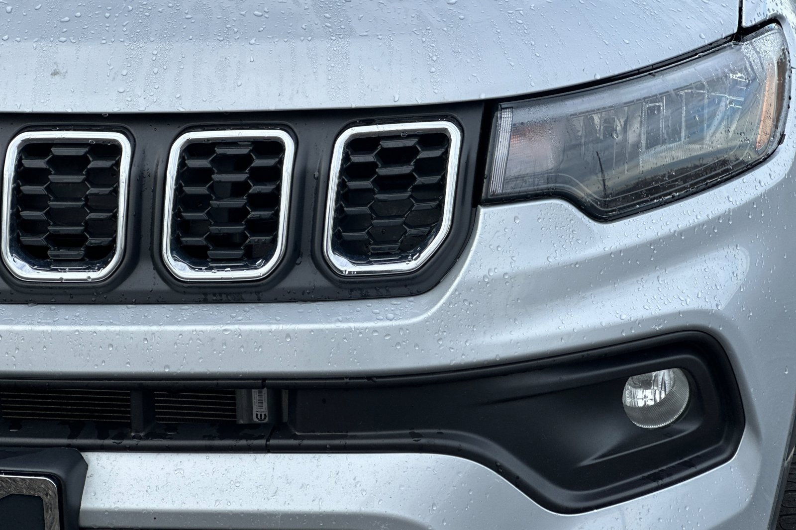 Used 2024 Jeep Compass Latitude image 48