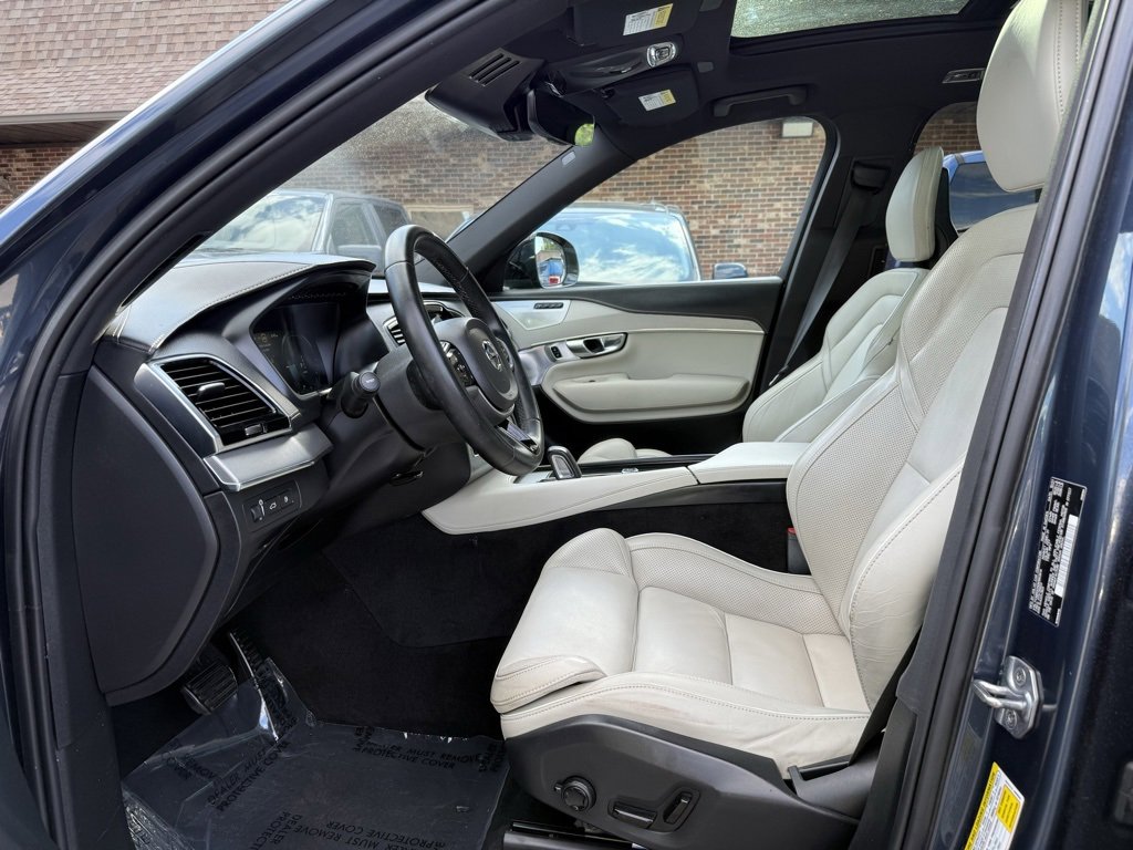 Used 2022 Volvo XC90 T8 R-Design w/ Advanced Package image 9