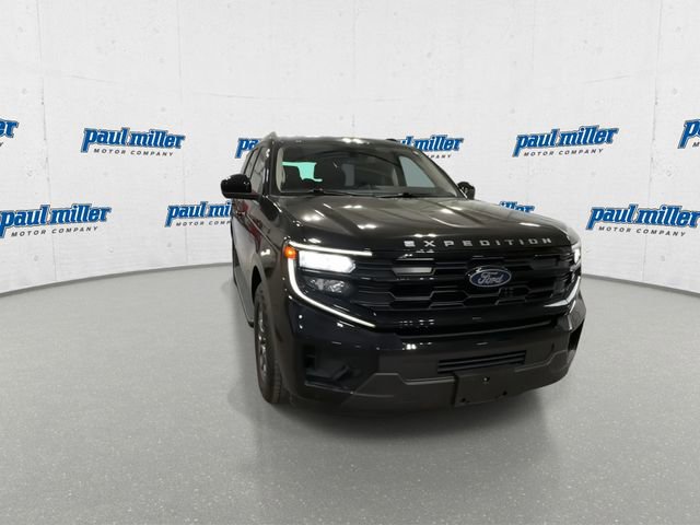 Used 2025 Ford Expedition Active AWD/4WD image 3
