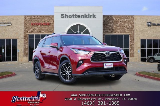 Used 2021 Toyota Highlander Limited FWD image 1