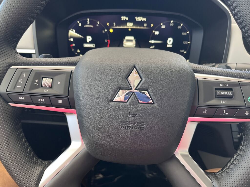 New 2025 Mitsubishi Outlander SE image 16