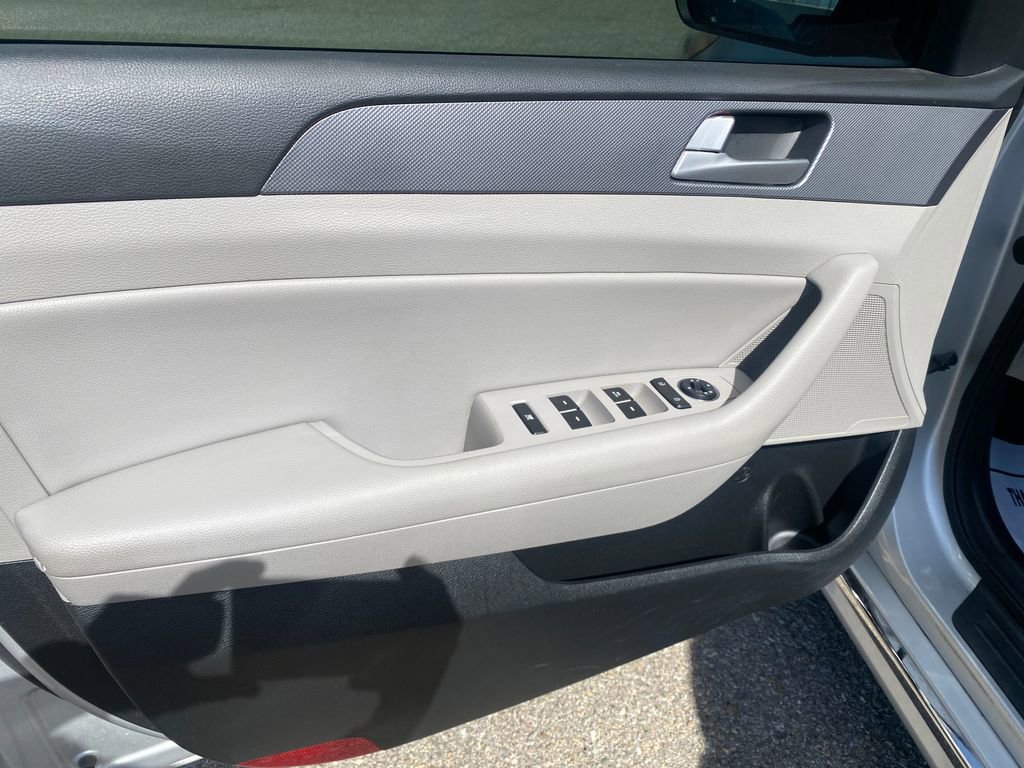 Used 2016 Hyundai Sonata SE image 11