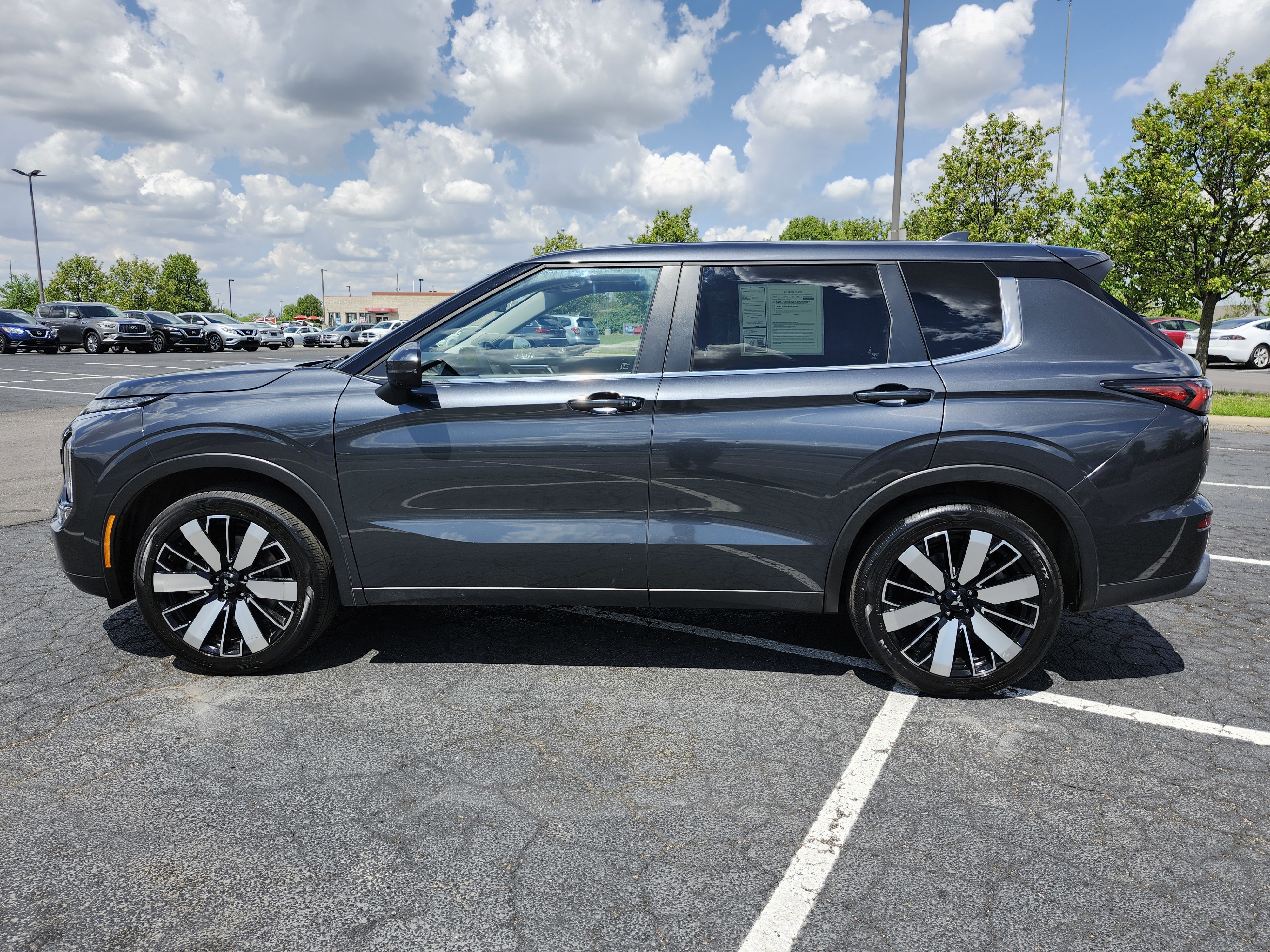 Used 2025 Mitsubishi Outlander SE AWD/4WD image 16