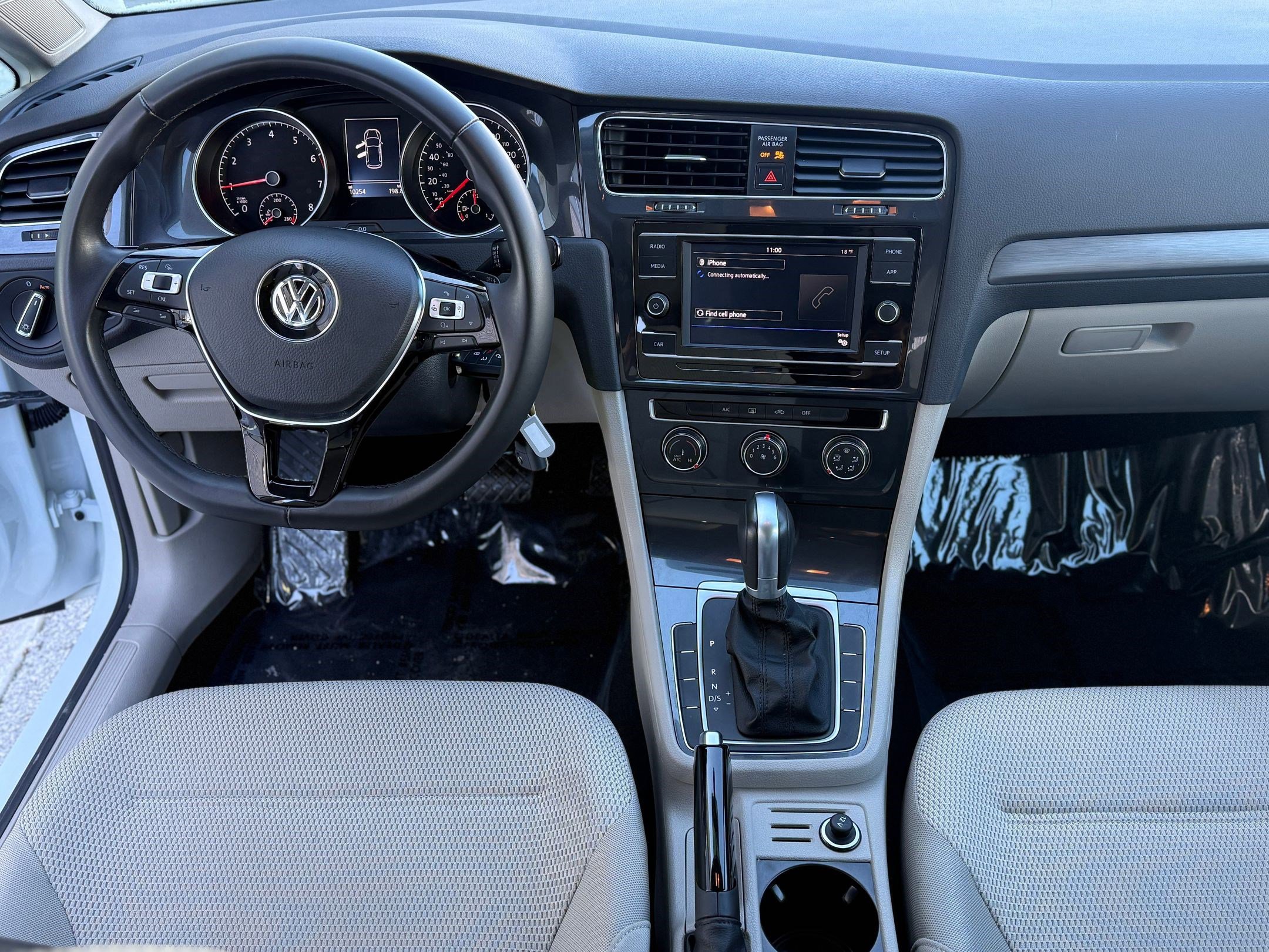 Used 2018 Volkswagen Golf S image 28