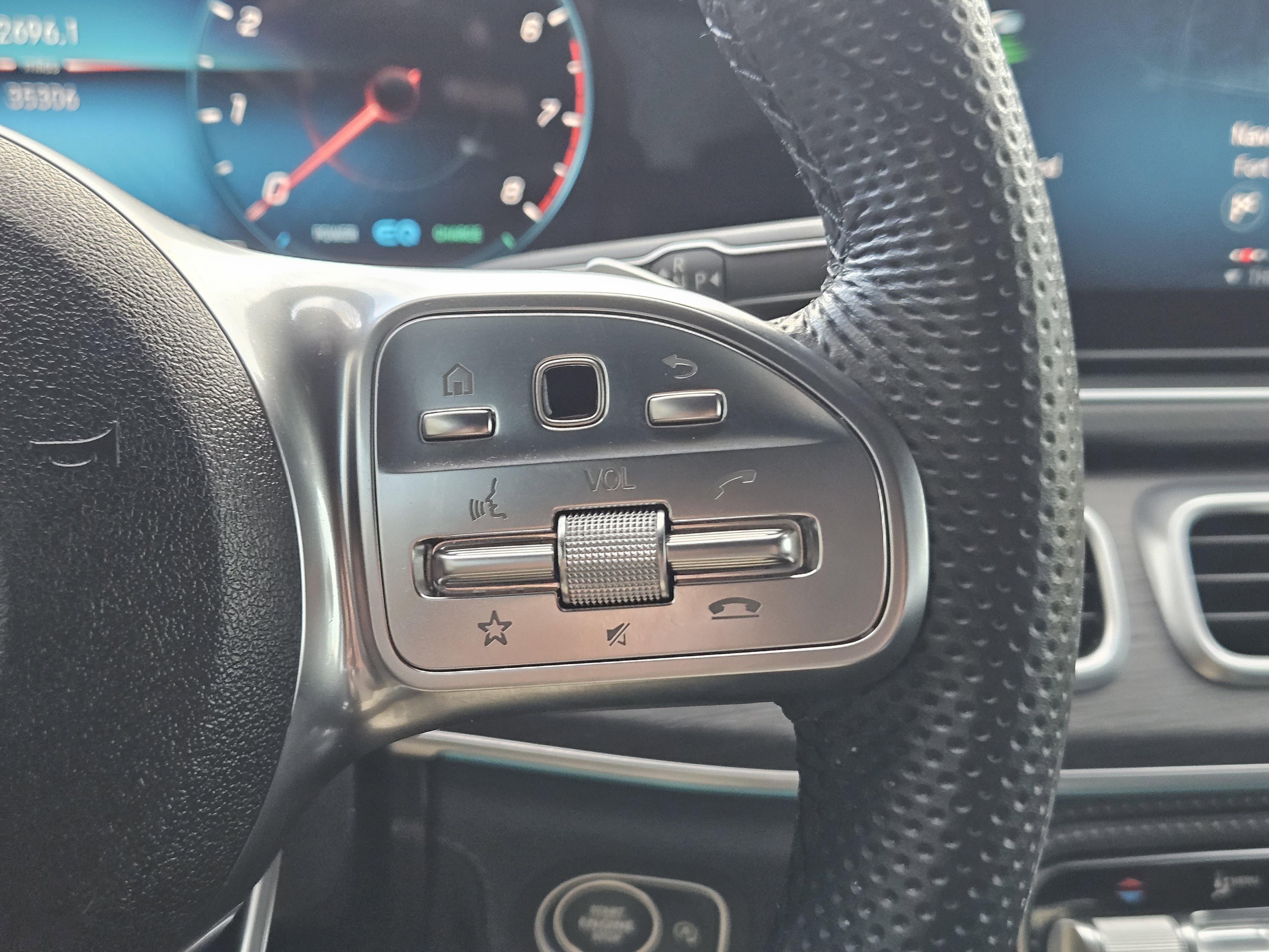 Used 2023 Mercedes-Benz GLS 450 4MATIC image 29