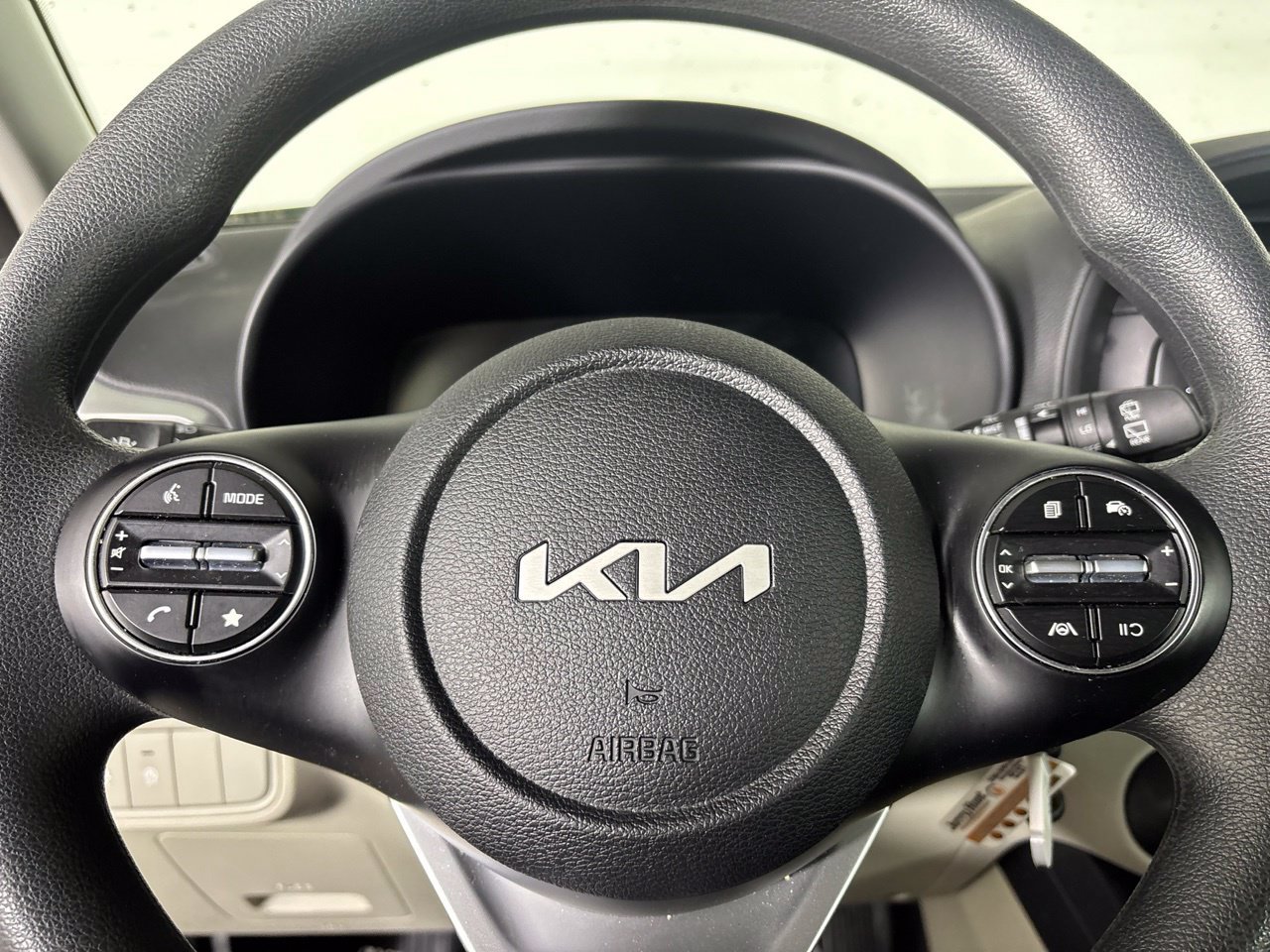 Used 2025 Kia Soul LX FWD image 14