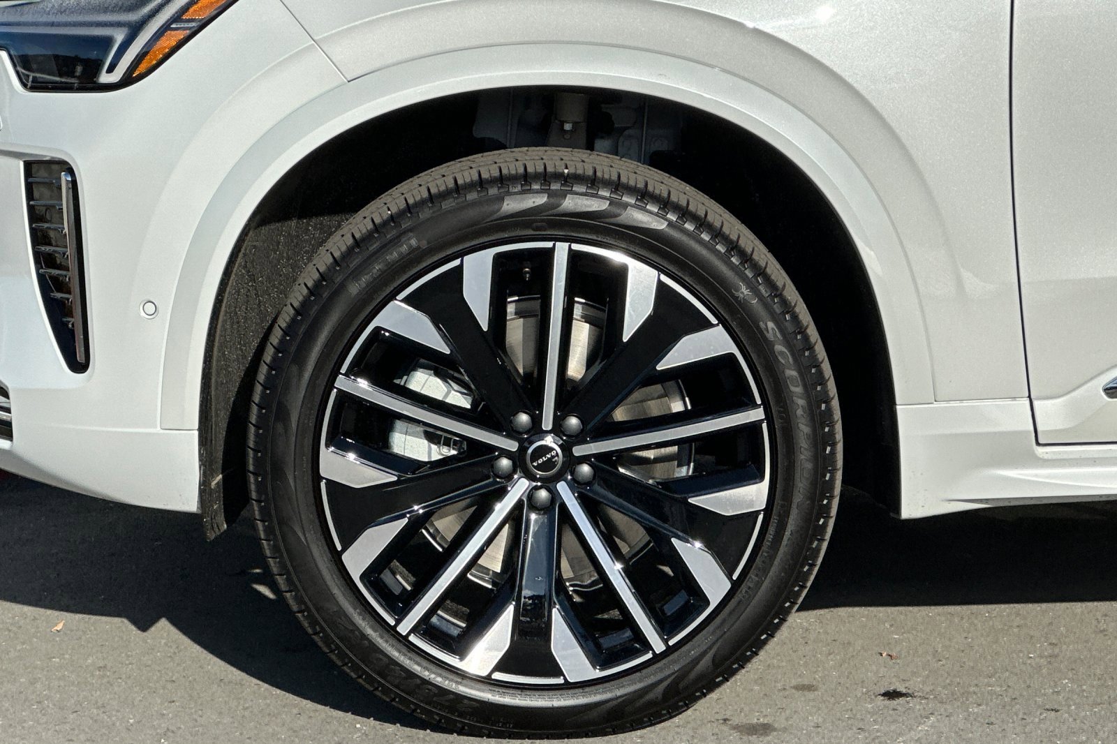 New 2026 Volvo XC90 B6 Ultra image 11