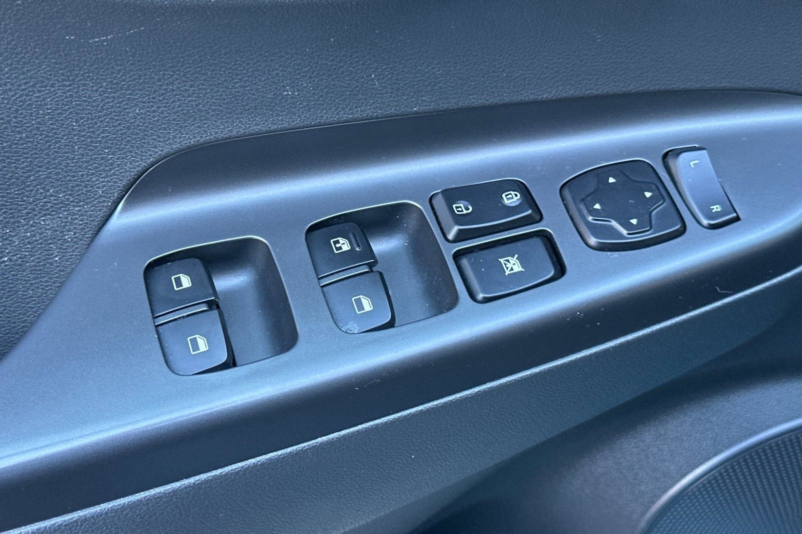 Used 2019 Hyundai Kona SEL image 13