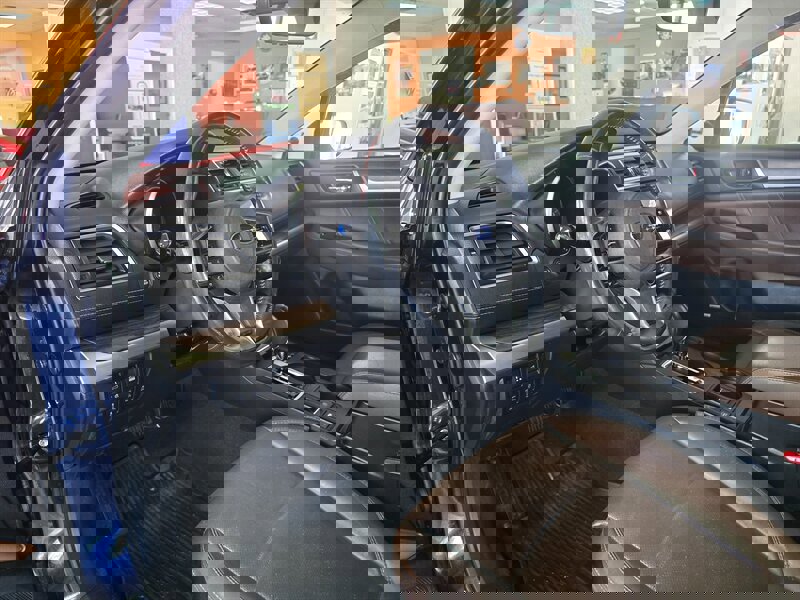 Used 2018 Subaru Outback 3.6R Touring image 8