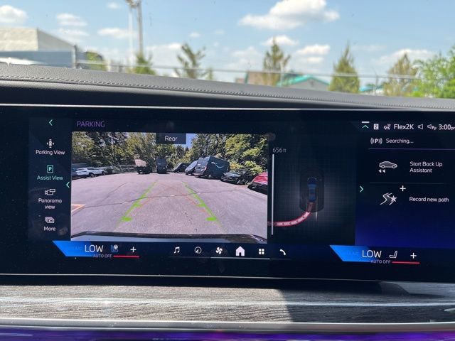 Used 2025 BMW 750e xDrive image 38