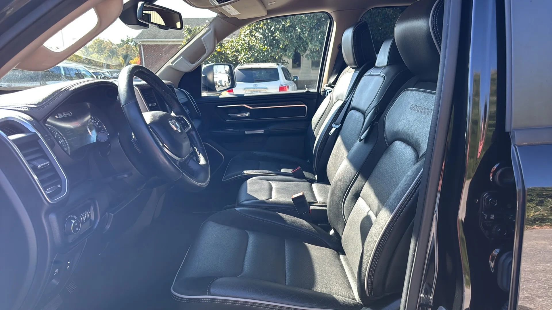 Used 2019 RAM 1500 Laramie image 10