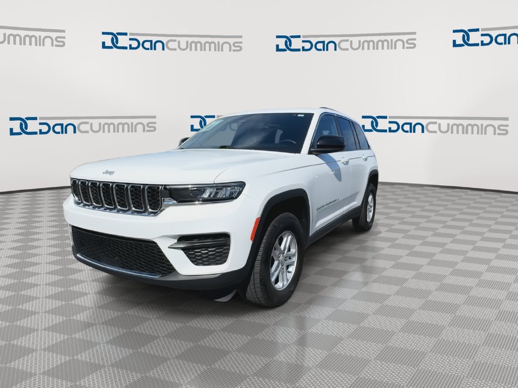 Used 2024 Jeep Grand Cherokee Laredo w/ Luxury Tech Group I AWD/4WD image 4
