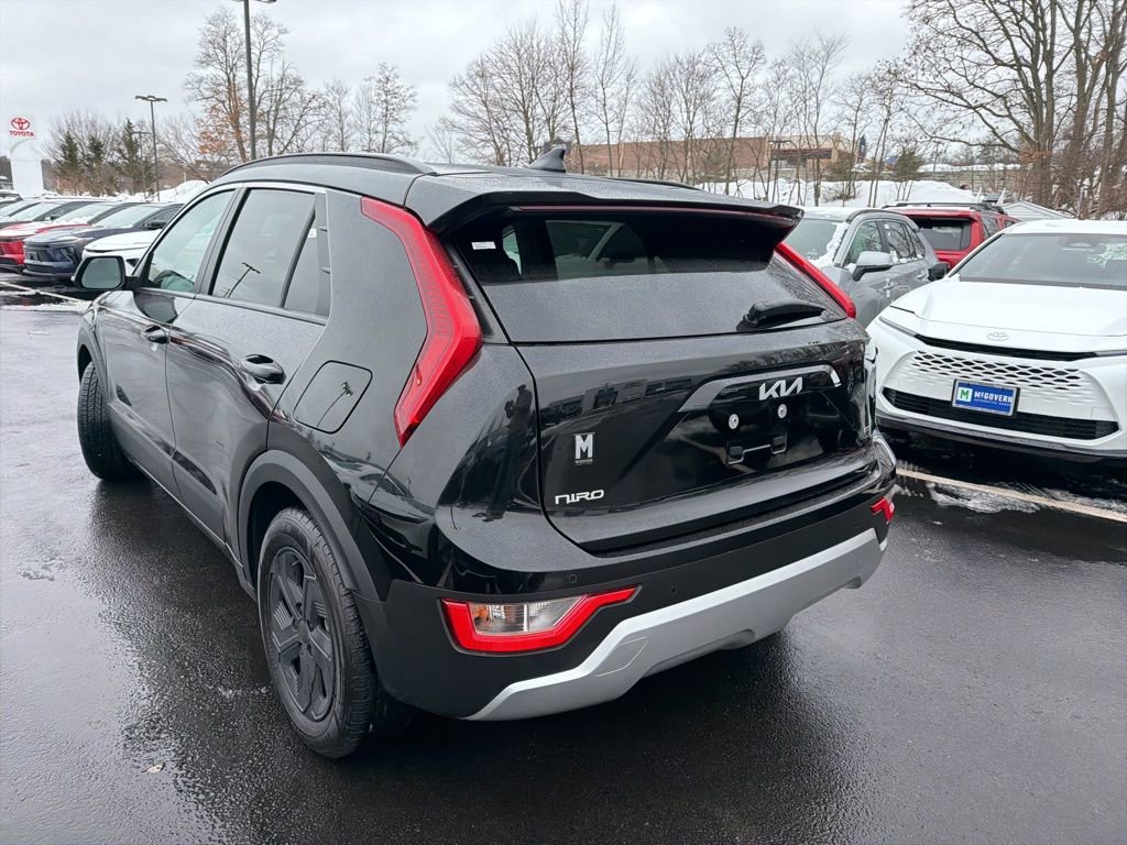 Used 2023 Kia Niro EX image 8