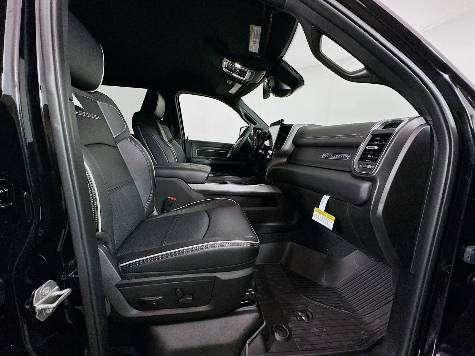 New 2026 RAM 2500 Laramie AWD/4WD image 22
