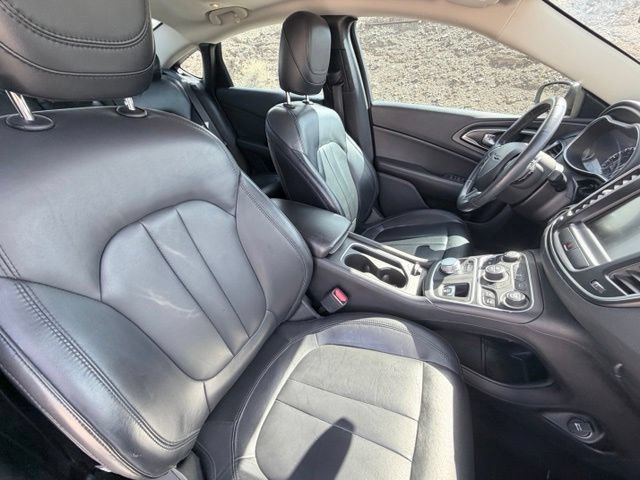 Used 2017 Chrysler 200 Limited Platinum w/ Comfort & Convenience Group FWD image 30