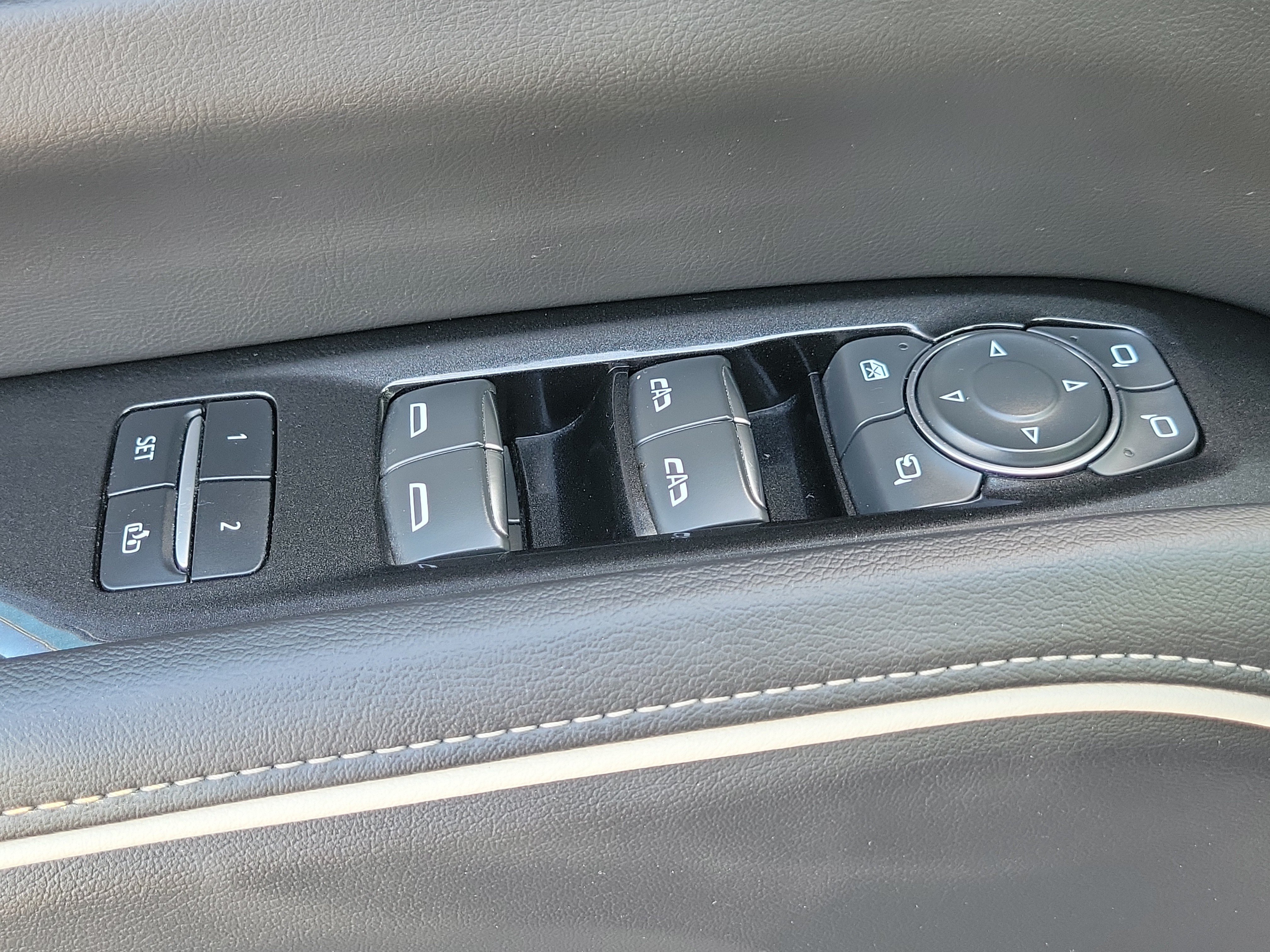 Used 2023 Cadillac Escalade ESV Premium Luxury w/ Performance Package AWD/4WD image 35