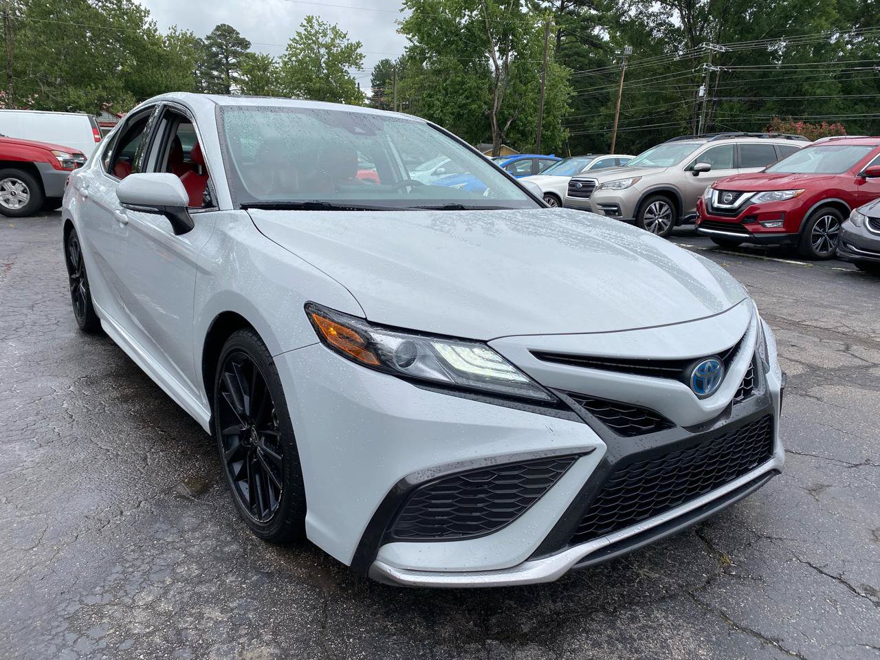 Used 2022 Toyota Camry XSE FWD image 3