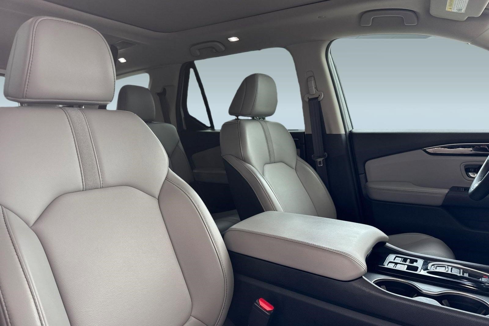 Certified 2025 Honda Pilot Touring image 32