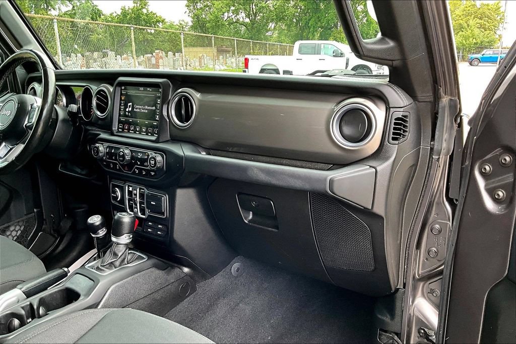 Used 2018 Jeep Wrangler Unlimited Sahara AWD/4WD image 15