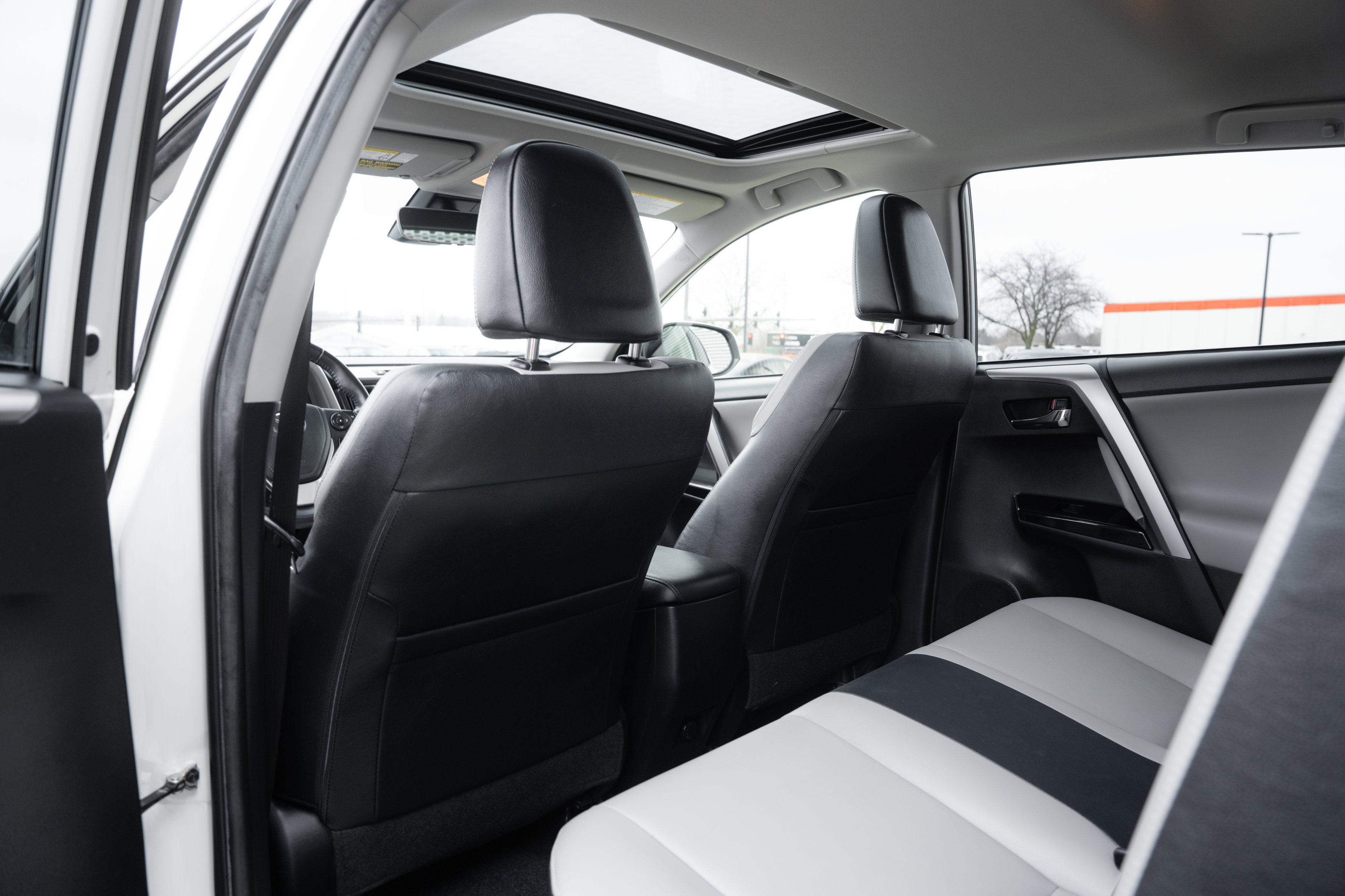 Used 2017 Toyota RAV4 Limited image 24