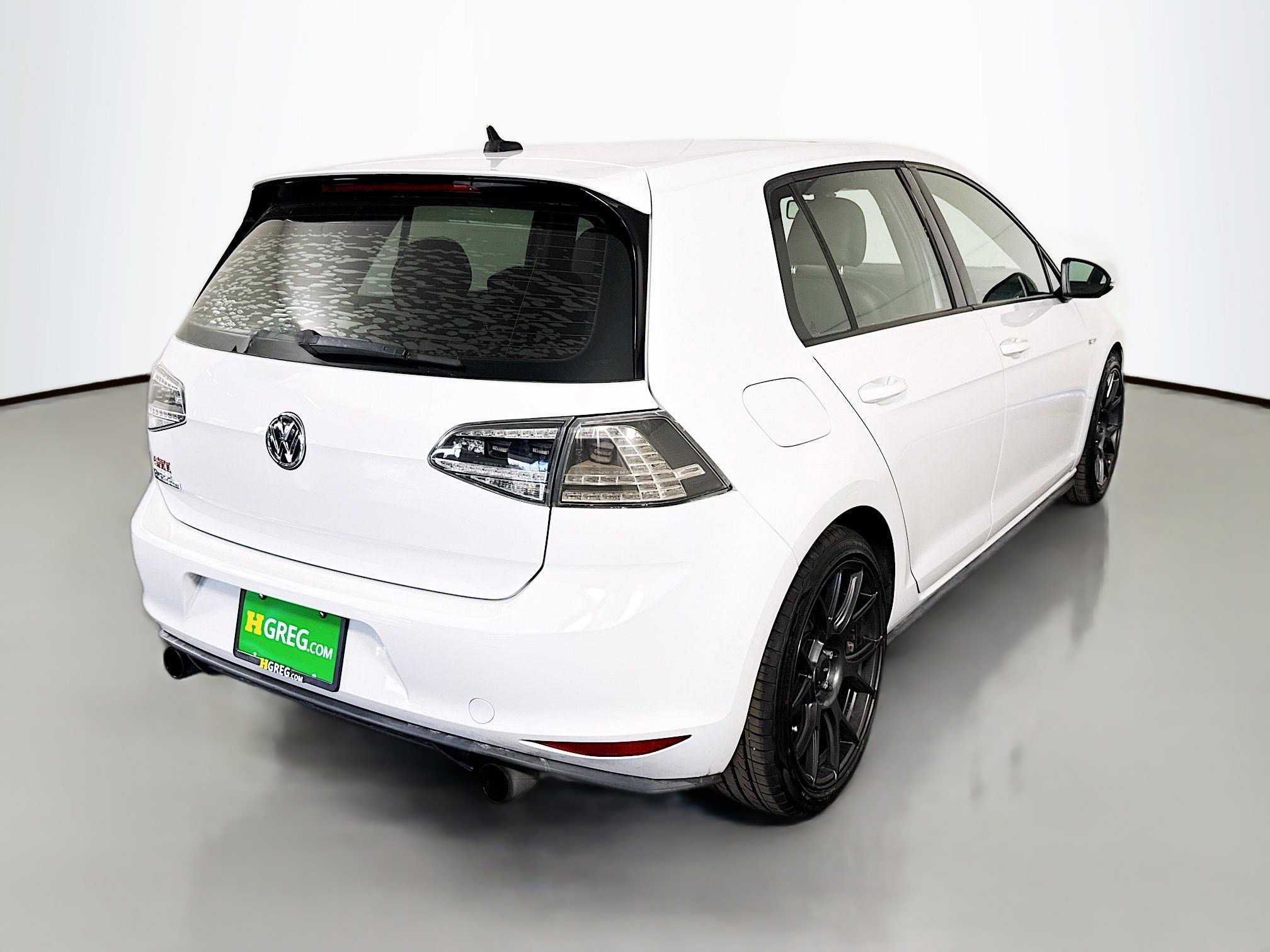 Used 2017 Volkswagen GTI SE image 10