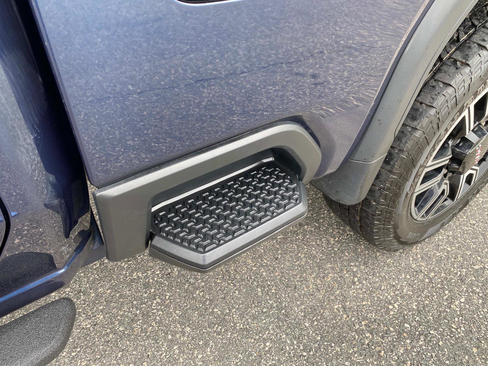 Used 2022 GMC Sierra 2500 AT4 w/ AT4 Preferred Package image 12