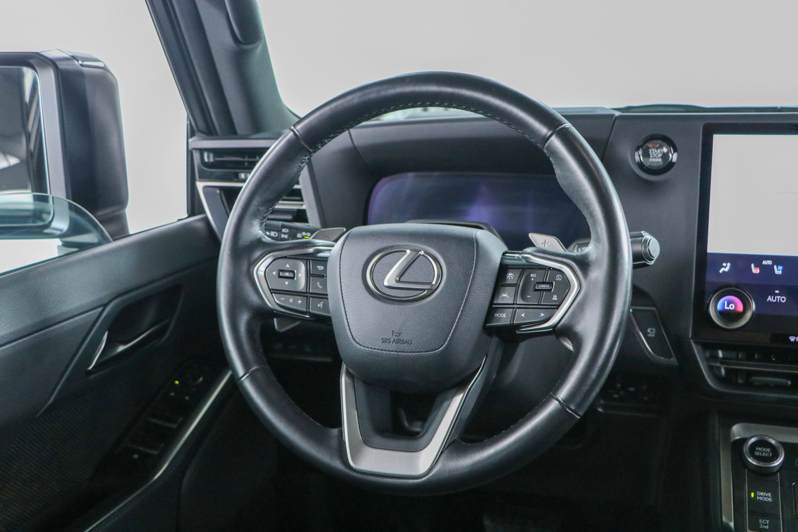 Used 2025 Lexus GX 550 w/ Accessory Package (2T) AWD/4WD image 13