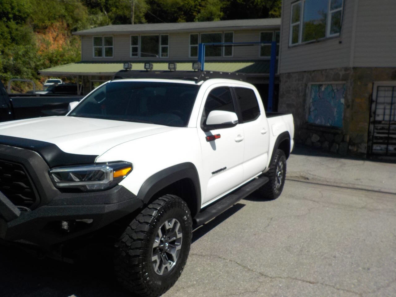 Used 2020 Toyota Tacoma TRD Off-Road AWD/4WD image 3