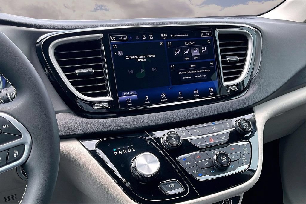 Used 2024 Chrysler Pacifica Touring-L FWD image 9