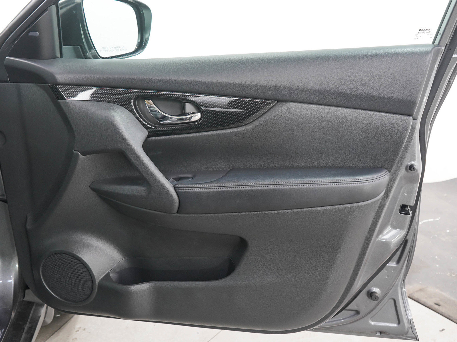 Used 2017 Nissan Rogue SL w/ SL Premium Package FWD image 12