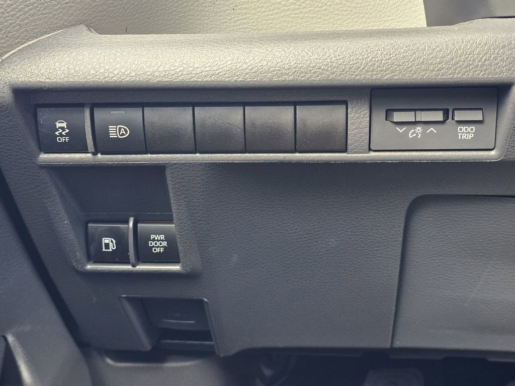 Used 2024 Toyota Sienna LE image 21