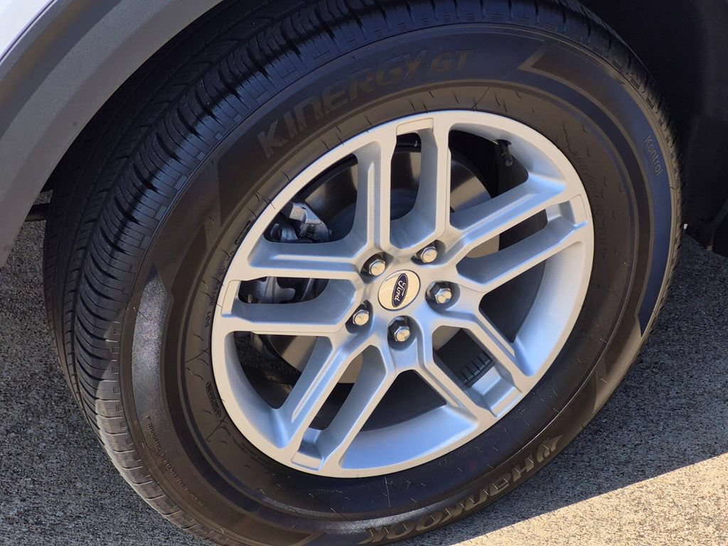 Used 2025 Ford Explorer Active w/ Active Comfort Package RWD image 7