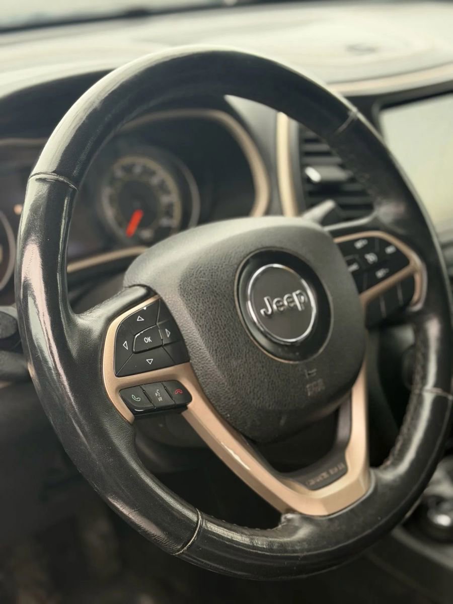 Used 2015 Jeep Cherokee Limited image 22