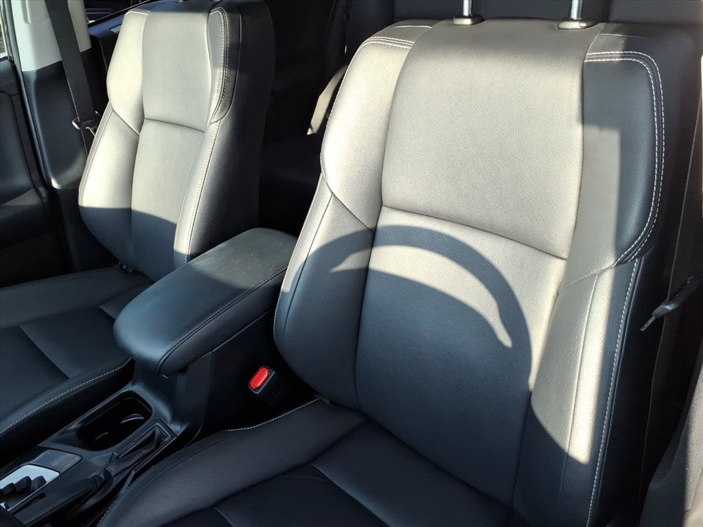 Used 2018 Toyota RAV4 Limited AWD/4WD image 17