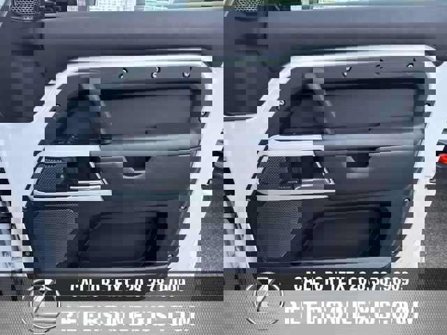 Used 2020 Land Rover Defender 110 SE image 11