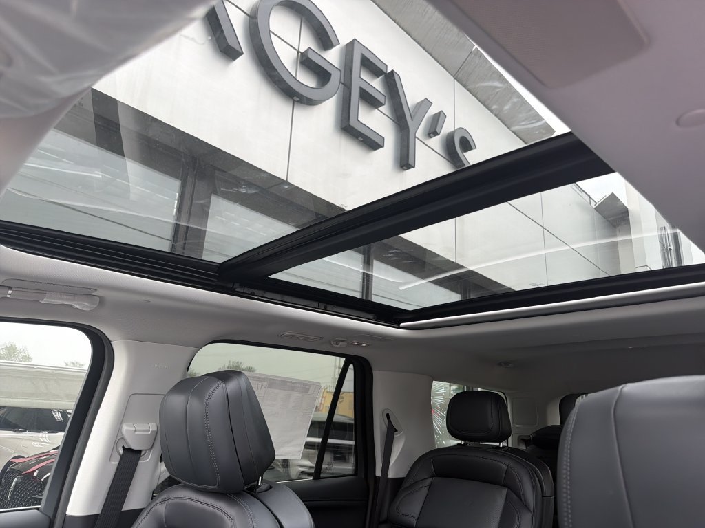 New 2027 Lincoln Navigator Reserve AWD/4WD image 11