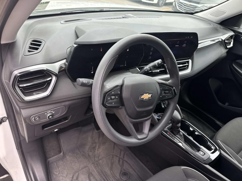 Used 2024 Chevrolet TrailBlazer LT w/ Driver Confidence Package FWD image 18