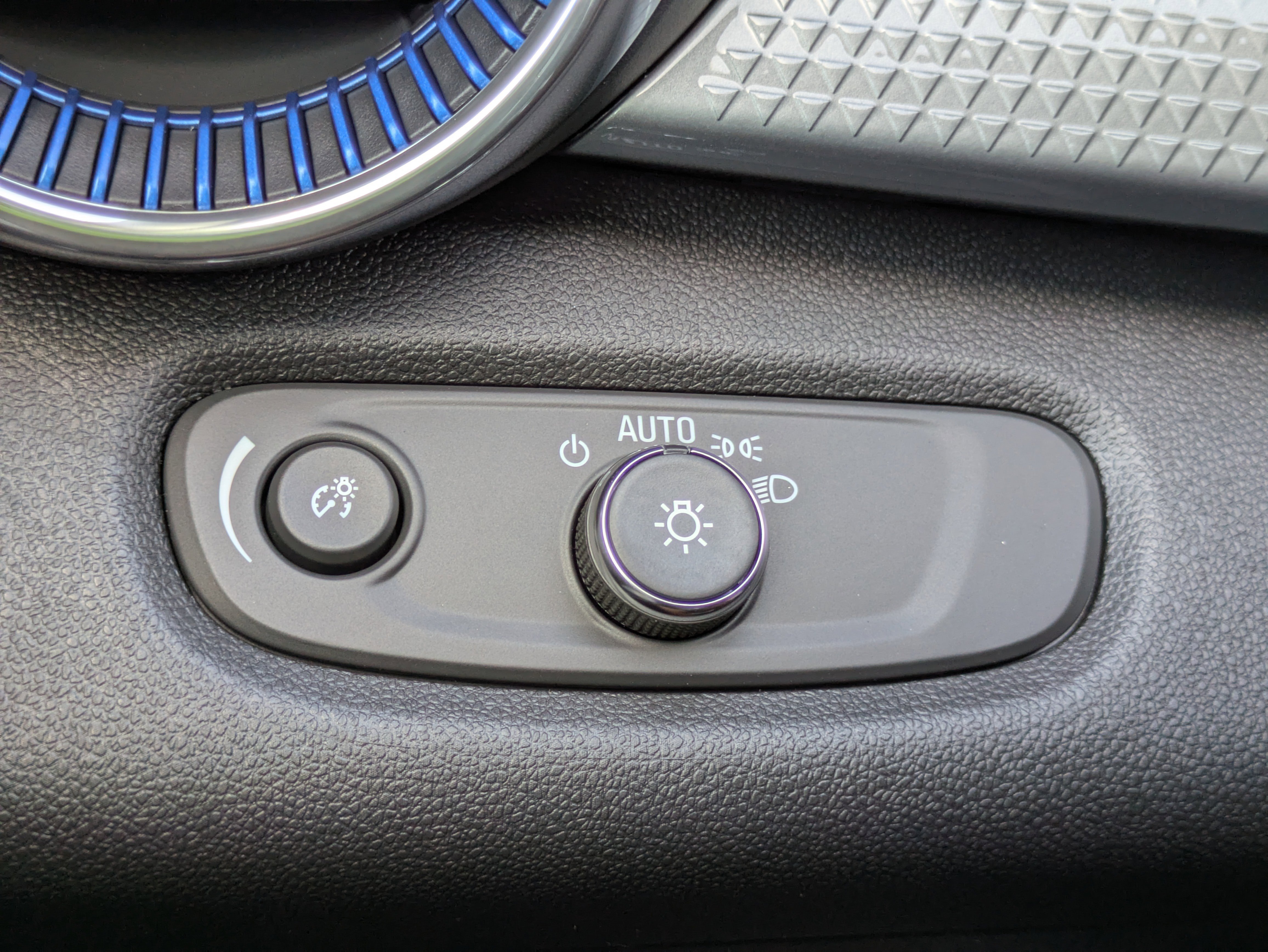 New 2026 Chevrolet Trax LT w/ Driver Confidence Package image 15