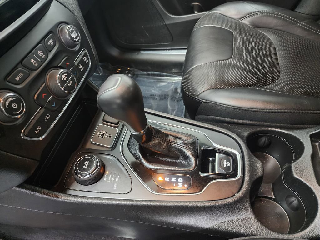 Used 2020 Jeep Cherokee Limited w/ Advanced Safety Group image 21